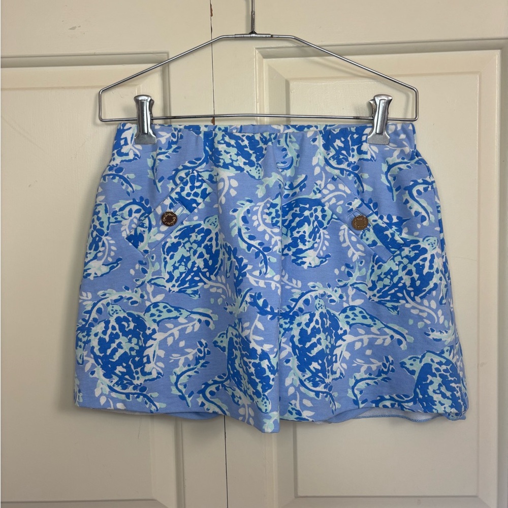 Lilly Pulitzer Blue and White Bermuda Shorts Vibrant Floral Design